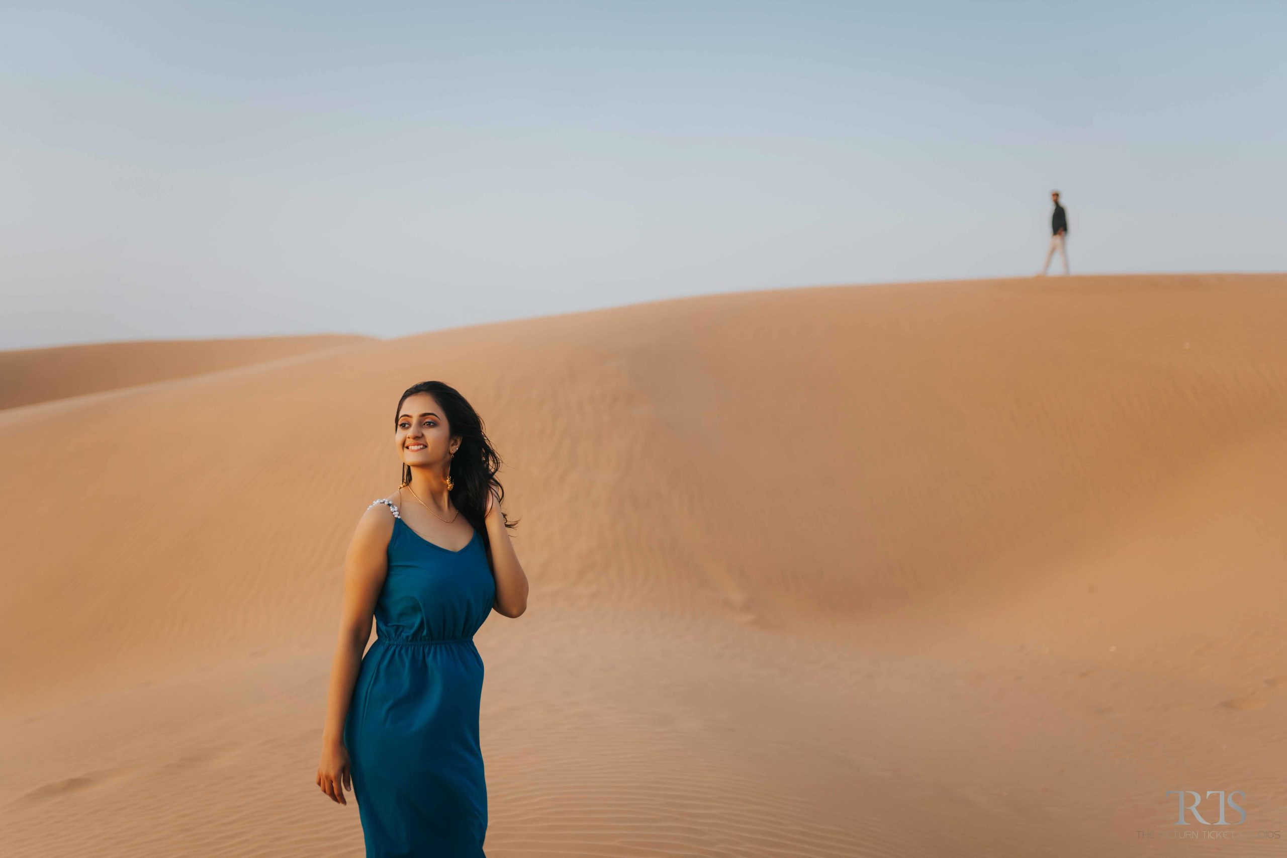 beautiful couple in jaisalmer Beautiful candid photography of pre wedding and wedding by The Return Ticket Studios 