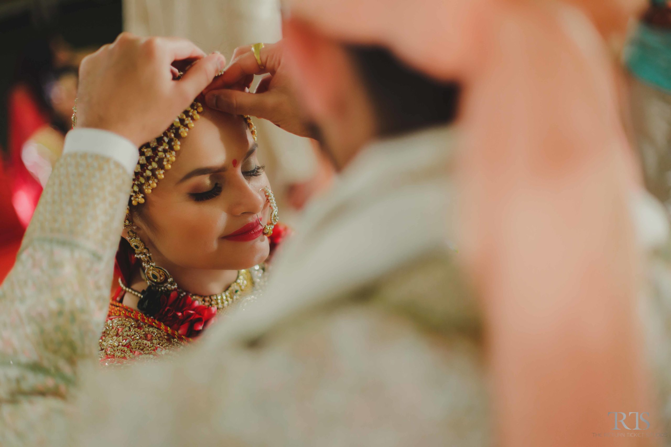 beautiful tikka shot Beautiful candid photography of pre wedding and wedding by The Return Ticket Studios 